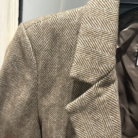 Tan Blazer Suit Jacket with Notched Lapels and Structured Look - Picture 3 of 4